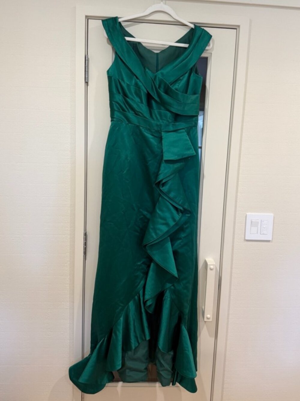 Emerald Green Satin Formal Gown (Missacc)